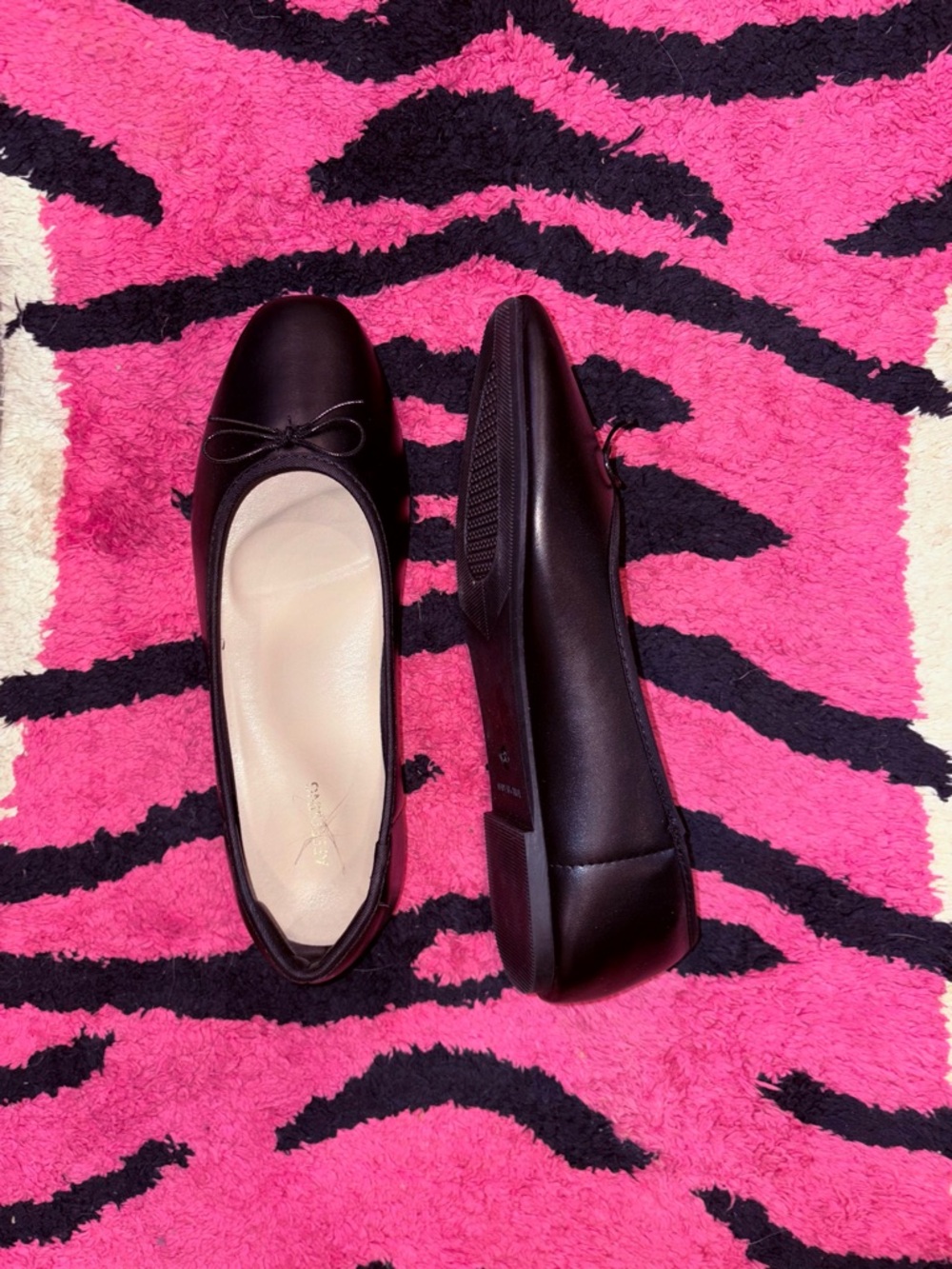Classic Black Ballet Flats with Bow - Women's Casual Comfort